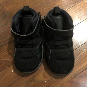 Toddler boys Jordan sneakers